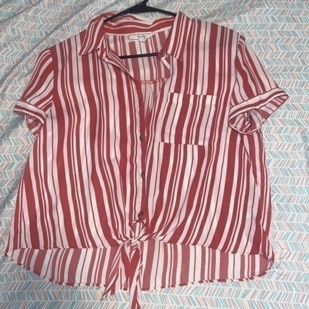 Hippie Rose || NWOT Button-Down SS Blouse
